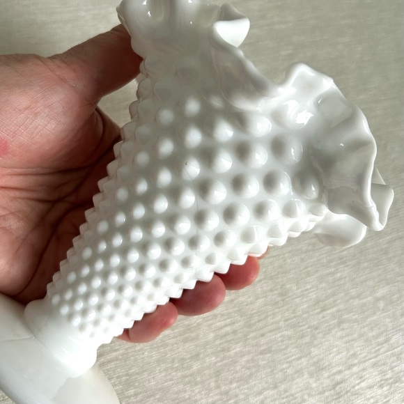 VINTAGE fenton hobnail ruffle vase - Picture 2 of 3